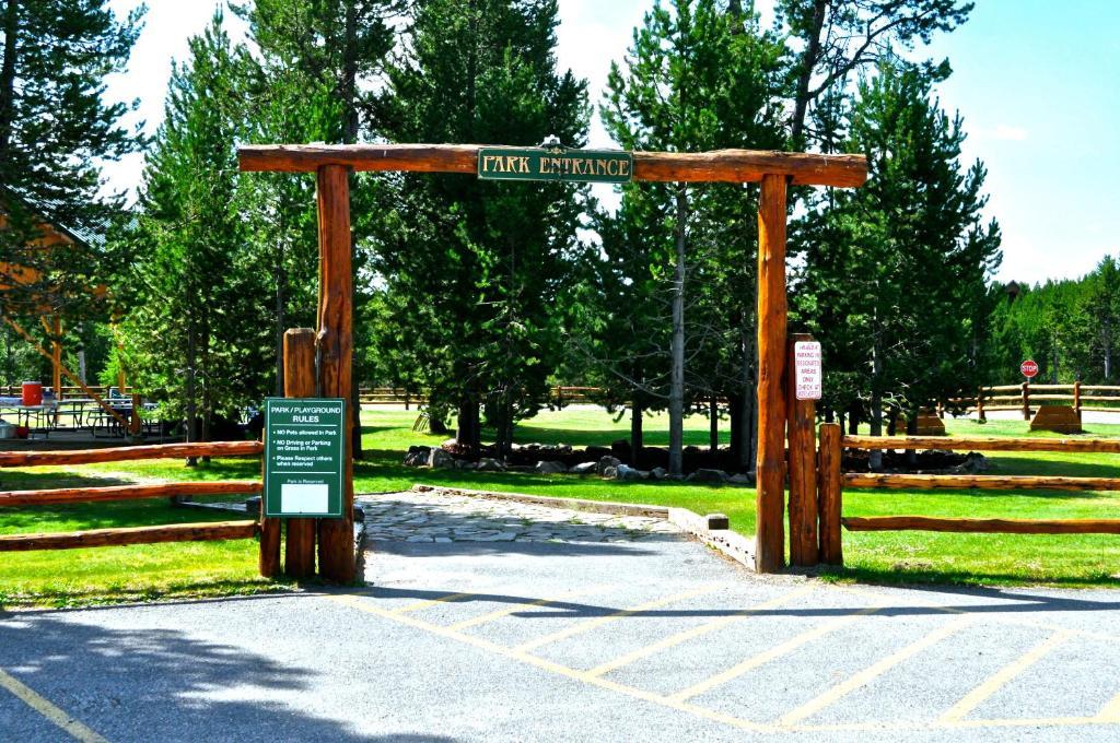 Sawtelle Mountain Resort Island Park Exterior foto
